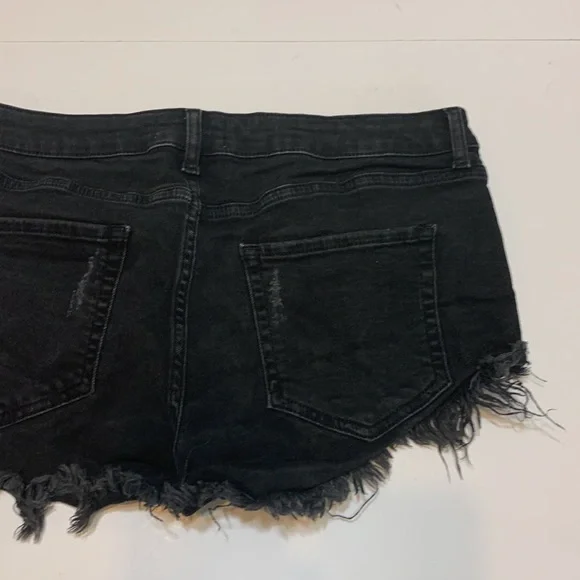 Forever 21 distressed jean shorts - Picture 4 of 6
